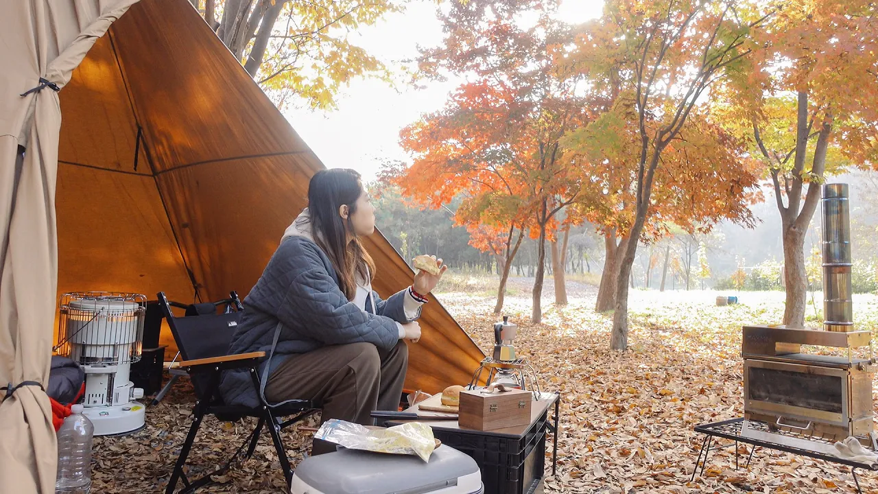 [솔로캠핑] 셋팅하고 눕고, 밥먹고 눕고, 단풍부터 혼술까지 모든게 완벽했던 캠핑 / 화목난로에 피자 구워먹기 / 역대급 가을 캠핑장 / 영월 보보스캇 썸네일