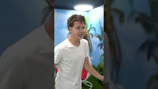 صديقات سابقات يطاردن صديق المدرسة تيمتيناتينان 