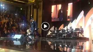 أمينة فاخت تسقط أثناء حفل في قطر 