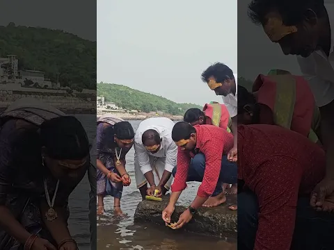 ఓంకారేశ్వర్ జ్యోతిర్లింగం దర్శనానికి వెళ్తున్నాం || రెండు లింగాలు చూస్తే ఒక జ్యోతిర్లింగం చూసినట్టు