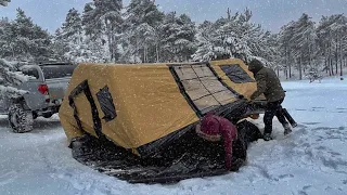 MONTER UNE TENTE DANS UNE TEMPÊTE N A JAMAIS ÉTÉ AUSSI DIFFICILE 