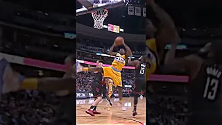 6 rebounds in 15 seconds is crazy