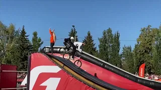 В Омске на Соборной площади началась презентация «Авангарда»