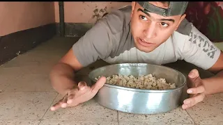 لما تجيب فشار انت واختك واخوك الصغير ياخده وياكله كله تحت السرير 