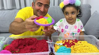 Defne Kinetik Kumlarla oynuyor Eğlenceli Çocuk videosu