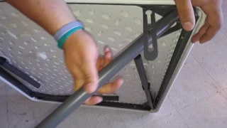 أرجل قابلة للطي والتثبيت على طاولة مربعة دندنها