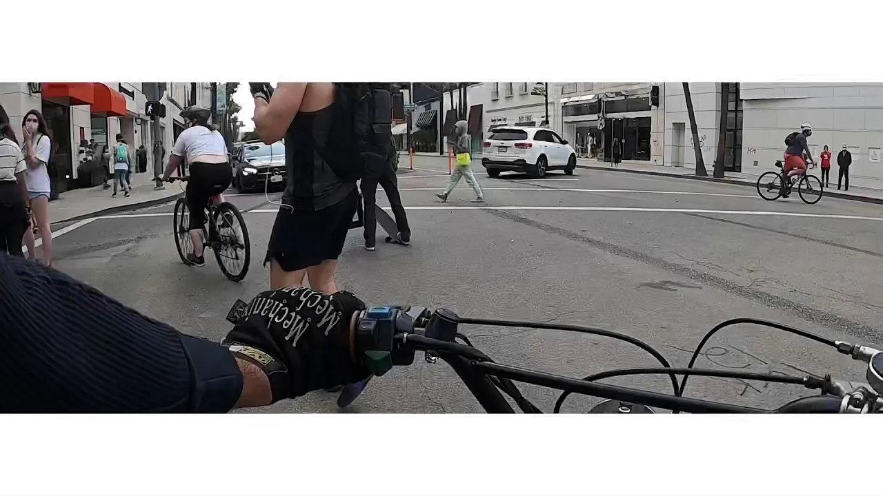 Justin Bieber & Hailey Baldwin Go For An Afternoon Stroll In Beverly Hills 10.7.15