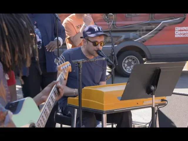 EXCLUSIVE: Gorillaz Street Performance of "On Melancholy Hill" EXCLUSIVE: Gorillaz Street Performance of "On Melancholy Hill"