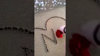 كتابة حرف على الرمل 