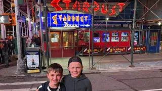 Singing Servers Milkshakes Fun at NYC s Stardust Diner