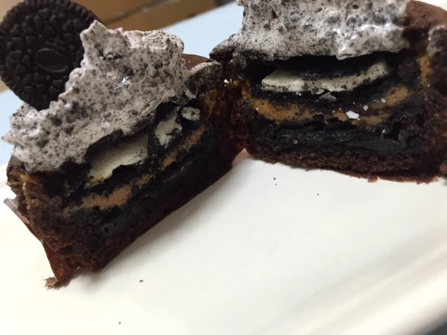 CUPCAKE DE ÓREO E DOCE DE LEITE