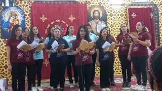 ترنيمة جايين نشتكيلك كرحمتك يارب وليس كخطايانا كورال سريع الندهة 