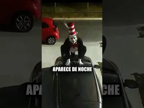 GATO DEL SOMBRERO PERSIGUE Y ATACA A LA GENTE EN LA CALLE #catinthehat #Terror #gato #horror