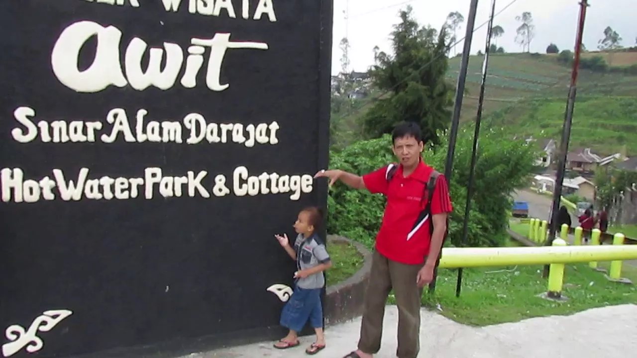 Hotel Murah di Garut ada kolam renang air hangat. 