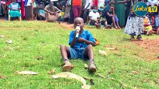 wimbo mtoto alio imba ukatoa watu machozi alipokua anahaga watoto walio faliki kwa ajali mbaya