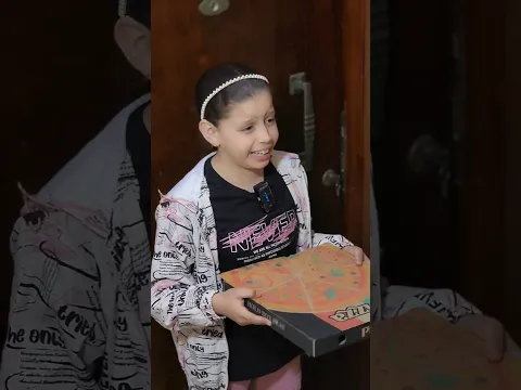 بتضحك علي اخوها علشان ترجع البيتزا 😁ج١ #احمد_ابوالعنين