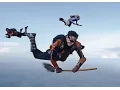 Video di Watch Skydivers Play Quidditch In the Sky