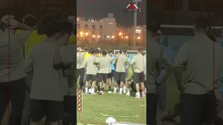 التعهد على الفوز بالبطولة جلسة ممدوح عيد رئيس بيراميدز مع اللاعبين قبل المران الختامي 