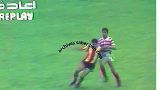 لقطة لطفى المحايسى وحسن فدو فى دربى 1986 الحكم يكتفى بورقة صفراء 
