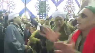 شاهد الشيخ هاني البسيوني مع مجنون السيدة زينب مدد يارب 