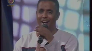 المرحوم الفنان نادر خضر في أداء لاغنية محمد ميرغني الليلة جيت شايل الفرح 