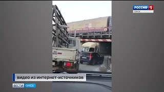 В тоннеле на Серова застряла очередная фура
