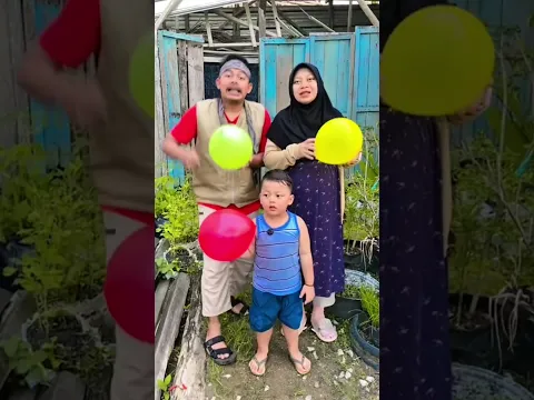 nyanyi lagu heli guk guk sambil bagi balon !