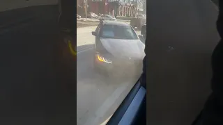 В Омске на ул. Герцена ВМВ из салона попал в ДТП