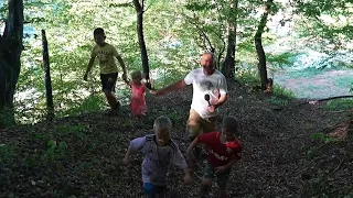 Ovako izgleda pravo djetinjstvo – šuma, selo i jabuke s grane, naša priča sa mališanima ❤️