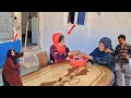 Download Lagu Hamid tries to make a better life for his stepmother, and his psychotic wife torments him.