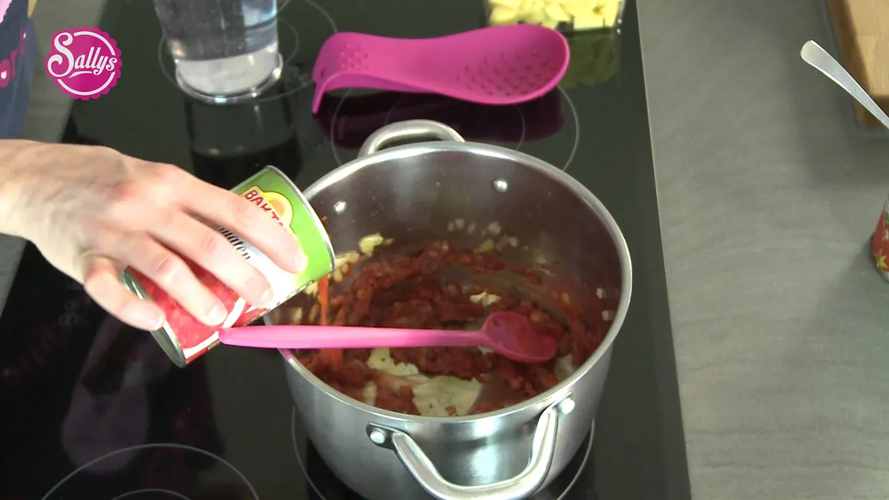 
          
          
          
            
            Kartoffel-Bohnen-Eintopf einfach & schnell mit Tomatensoße / auch vegan möglich / Sallys Welt
          
        . 