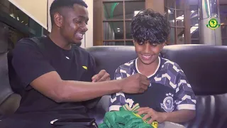APEWA ZAWADI YA JEZI NA AZIZ KI/SIKIA ALICHOKISEMA MTOTO HUYU
