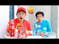 Download Lagu 24 Jam Jajan Makanan Warna Merah dan Biru !! | fikrifadlu
