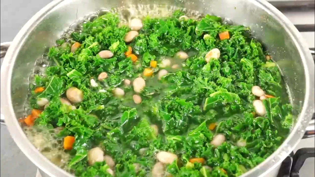 Grünkohl mit Kasseler, Mettwürstchen und Kartoffeln #chefkoch