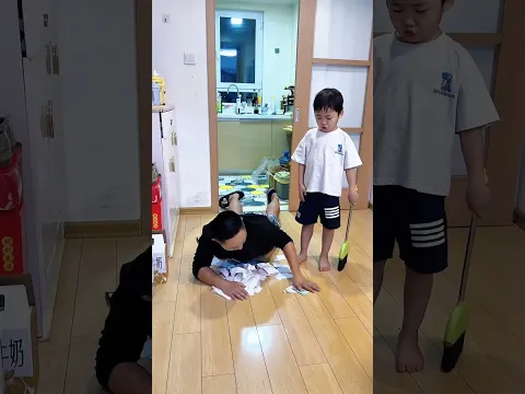 最近工作压力比较大，看啥都像钱#爸爸带娃#搞笑#家有萌娃 #funny #坑娃的爹
