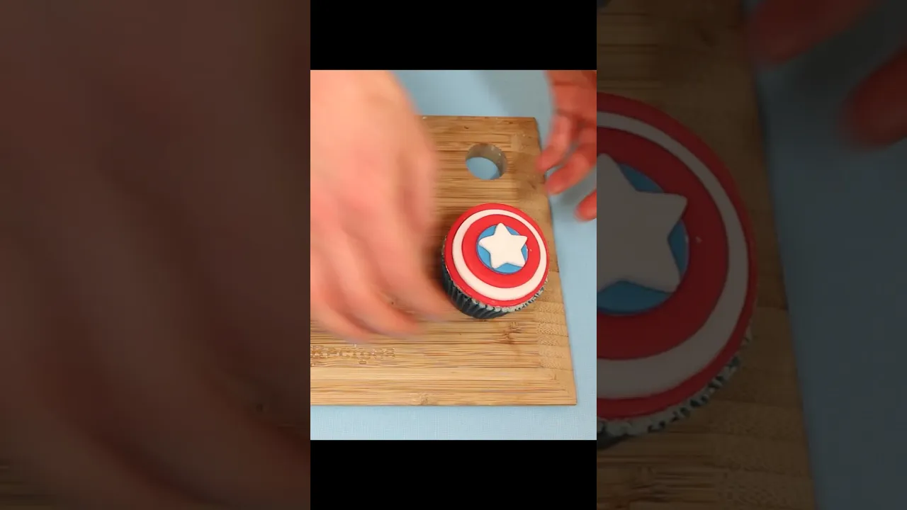 Captain America Fondant Cupcake Decoration: Instagram Cupcake Ideas   #viralrecipe #hooplarecipes