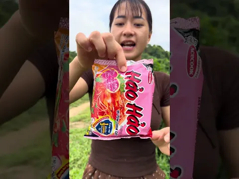 How to eat instant noodles dry uncooked #bushcraft #survival #shorts