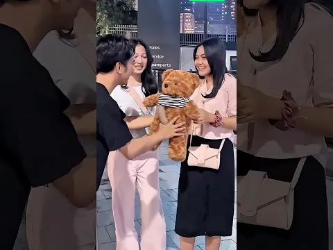 Prank Entrusting a Cute Teddy Bear Brings Joy to This Beautiful Girl