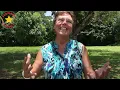 Download Lagu Gesprek met schrijfster die de wereld rondreisde over Suriname en omgaan met trauma's