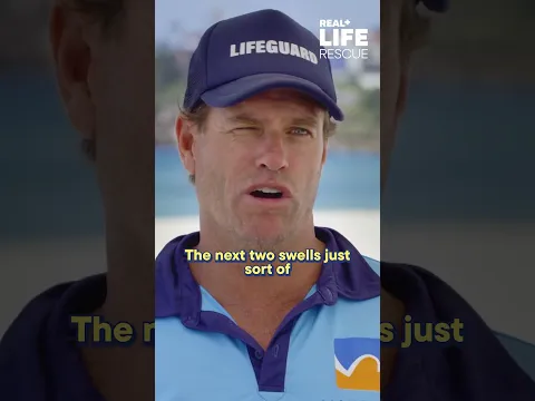 Lifeguard’s training break becomes a race to save a drowning swimmer 😱 #bondirescue