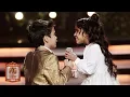 Download Lagu Kevin y Beba sorprenden al público con un espectacular dueto | Pequeños Gigantes