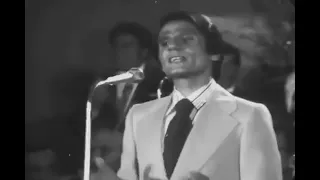 عبدالحليم حافظ   وف  ليله مش ناسيها دندنها