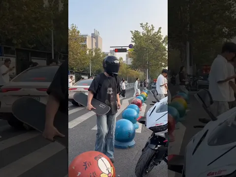 😱🥹The bike rider didn't like any of the girls.