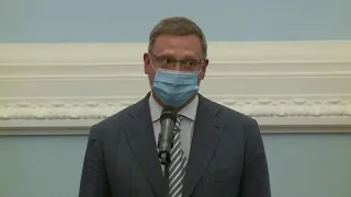 Александр Бурков наградил медработников и поздравил с профессиональным праздником