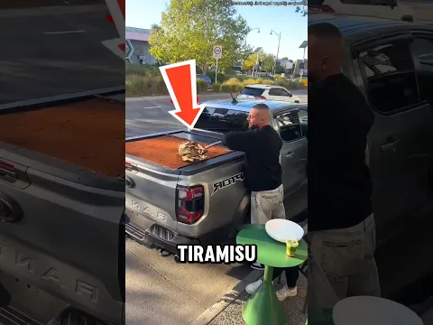 Cowo Ini Menjual Kuenya Diatas Mobil Bak! #viral