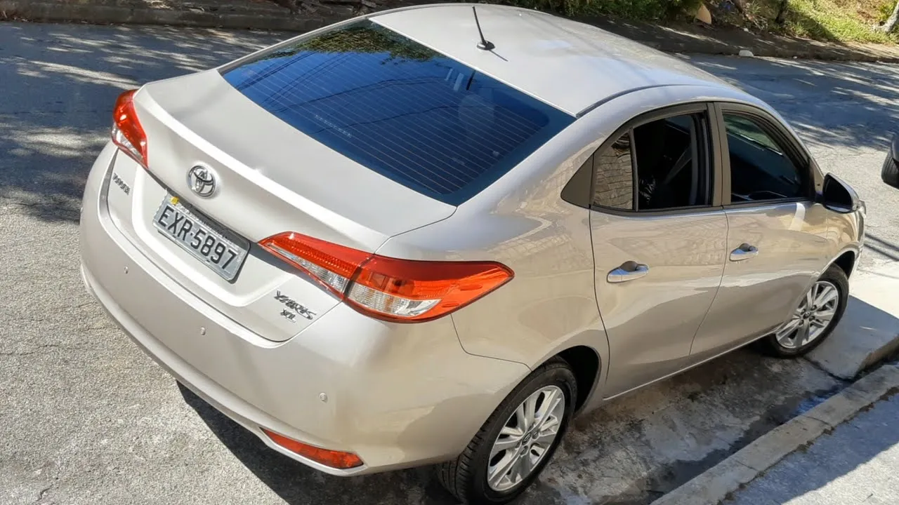 Toyota Yaris XL Plus sedã VENDIDO// Caçador de Carros