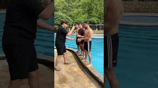 تحدي الرمي في المسبح مع ا دندنها