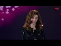 رومانسية نانسي عجرم غير الكل.. غناء من القلب لأغنية "عم بتعلق فيك"