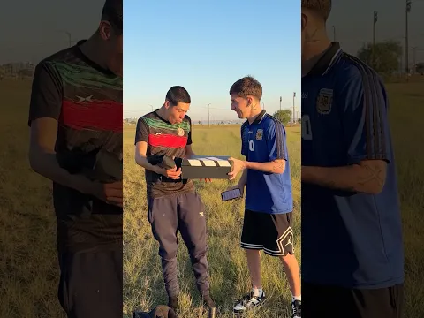 Este CHICO de PARAGUAY jamás imaginó este REGALO 🥺🇵🇾