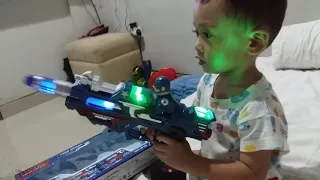 pistol mainan anak paling seru dengan suara dan lampu 